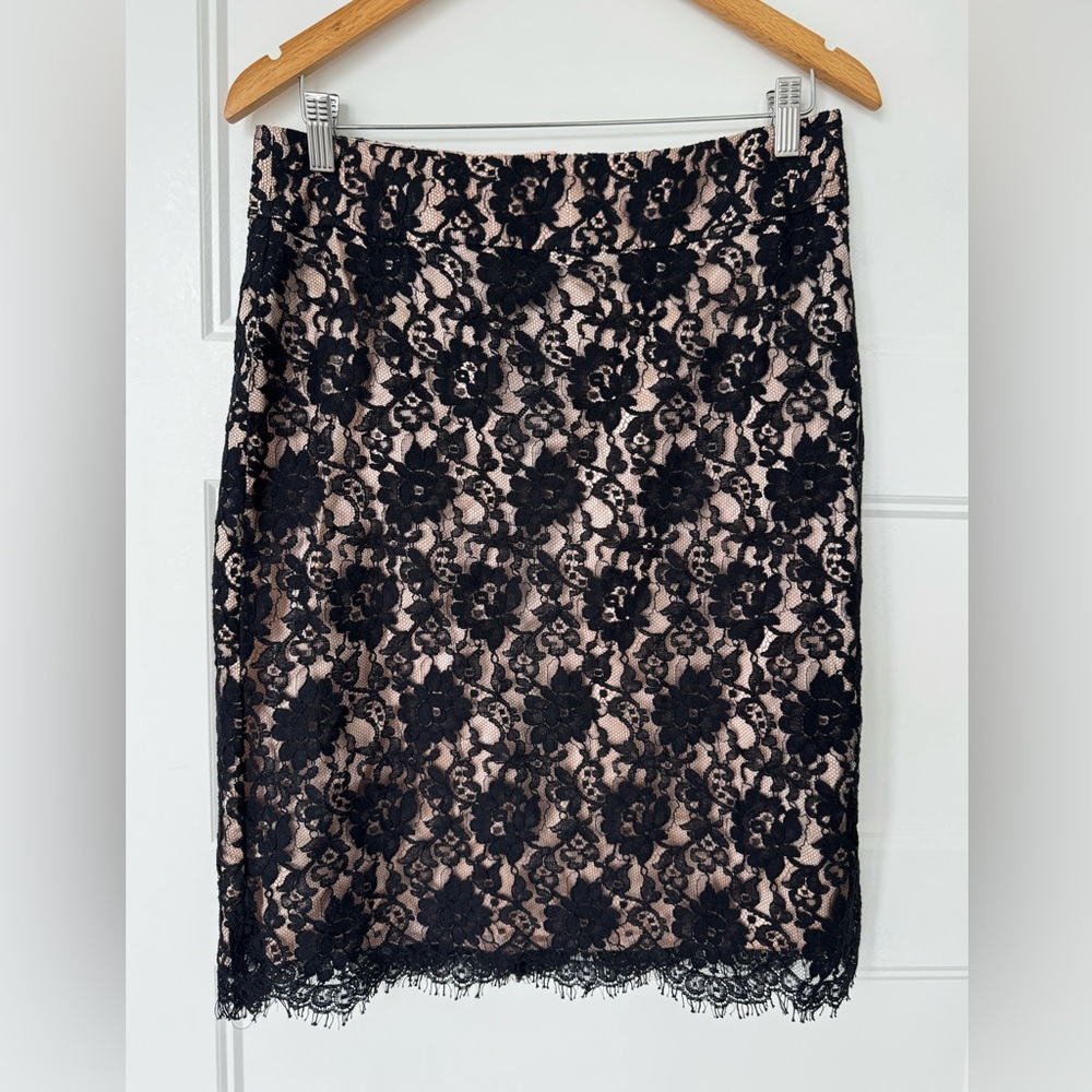 🖤 Banana Republic Lace Pencil Skirt - NWT 🖤
Size 10